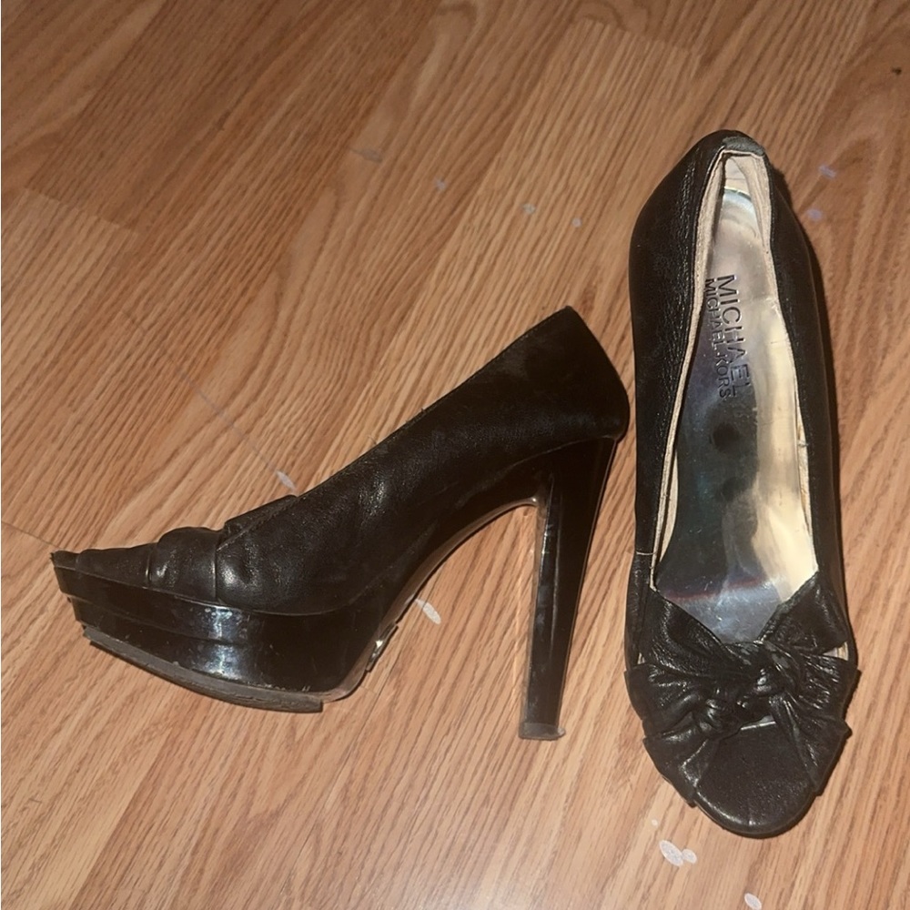 selling michael kors dont know original price know they go for about 150 or more